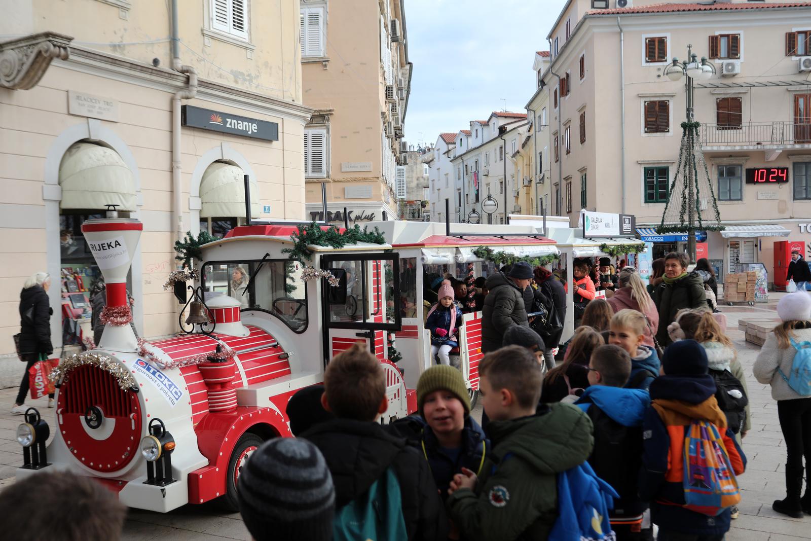 Rijeka: Vlaki? Djeda Mraza prometuje centrom grada