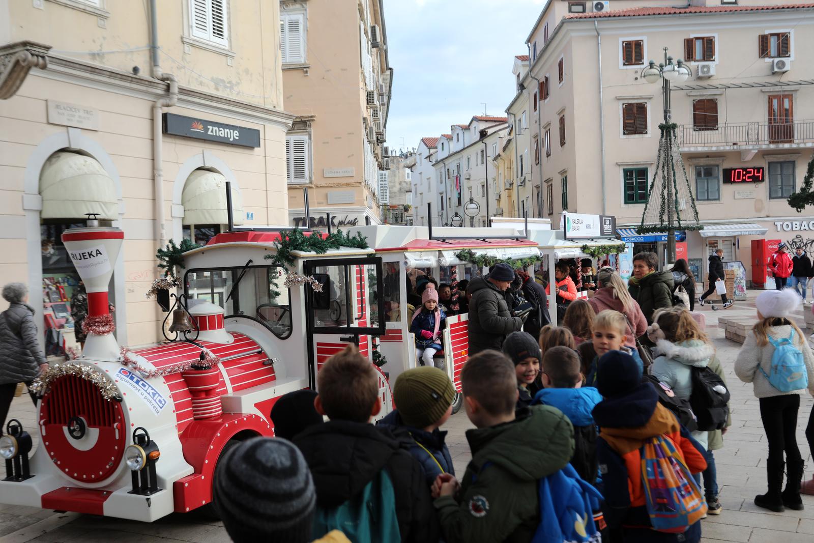 Rijeka: Vlaki? Djeda Mraza prometuje centrom grada