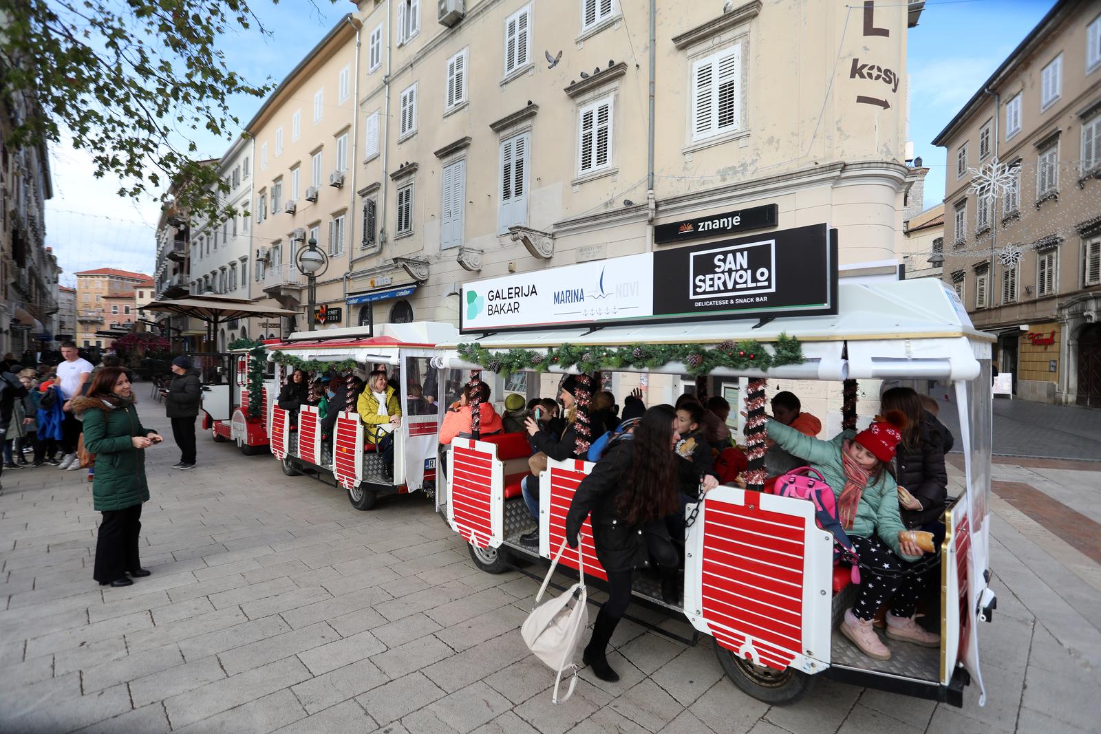 Rijeka: Vlakić Djeda Mraza prometuje centrom grada