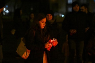 Zagreb: Građani pale svijeće na školskom igralištu OŠ Prečko