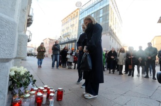 Rijeka:  Građani pale svijeće za stradalog učenika