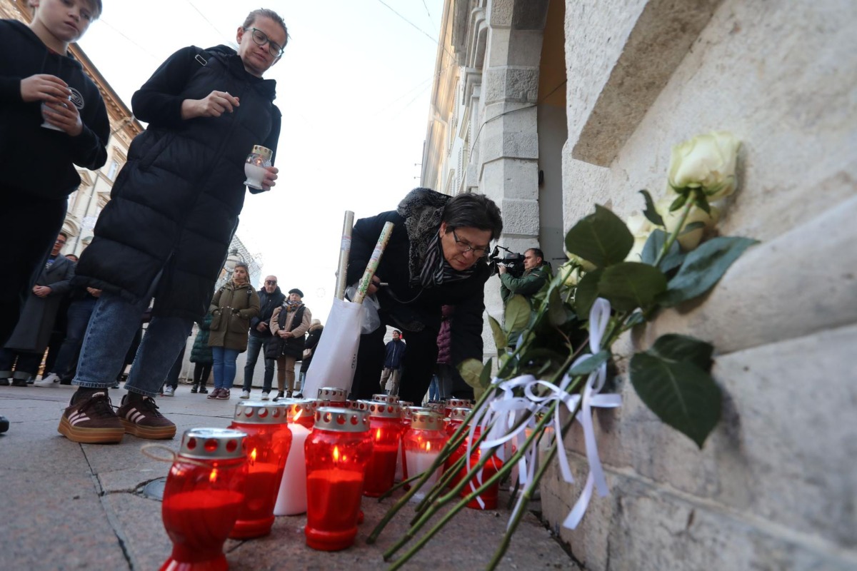 Rijeka:  Gra?ani pale svije?e za stradalog u?enika