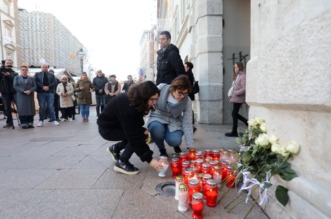 Rijeka:  Građani pale svijeće za stradalog učenika