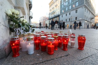 Rijeka:  Gra?ani pale svije?e za stradalog u?enika