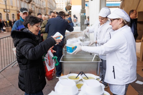 Podjela bakalara građanima u Rijeci