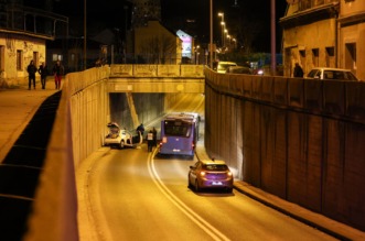 Zagreb: Pet osoba ozlijeđeno u sudaru osobnog automobila i autobusa u Selskoj ulici