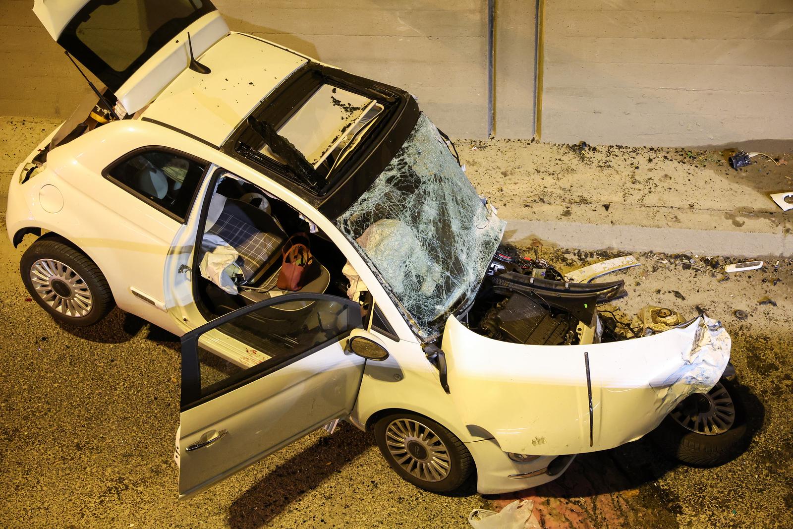 Zagreb: Pet osoba ozlijeđeno u sudaru osobnog automobila i autobusa u Selskoj ulici Zagreb: Pet osoba ozlijeđeno u sudaru osobnog automobila i autobusa u Selskoj ulici