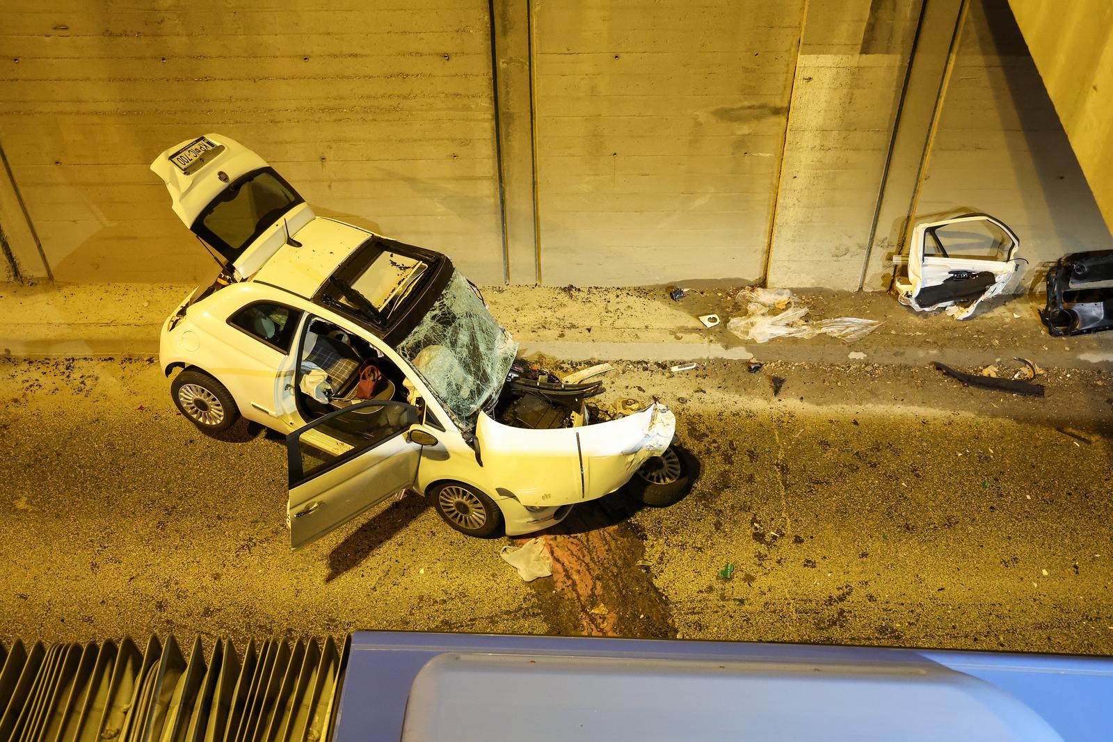 Zagreb: Pet osoba ozlijeđeno u sudaru osobnog automobila i autobusa u Selskoj ulici Zagreb: Pet osoba ozlijeđeno u sudaru osobnog automobila i autobusa u Selskoj ulici