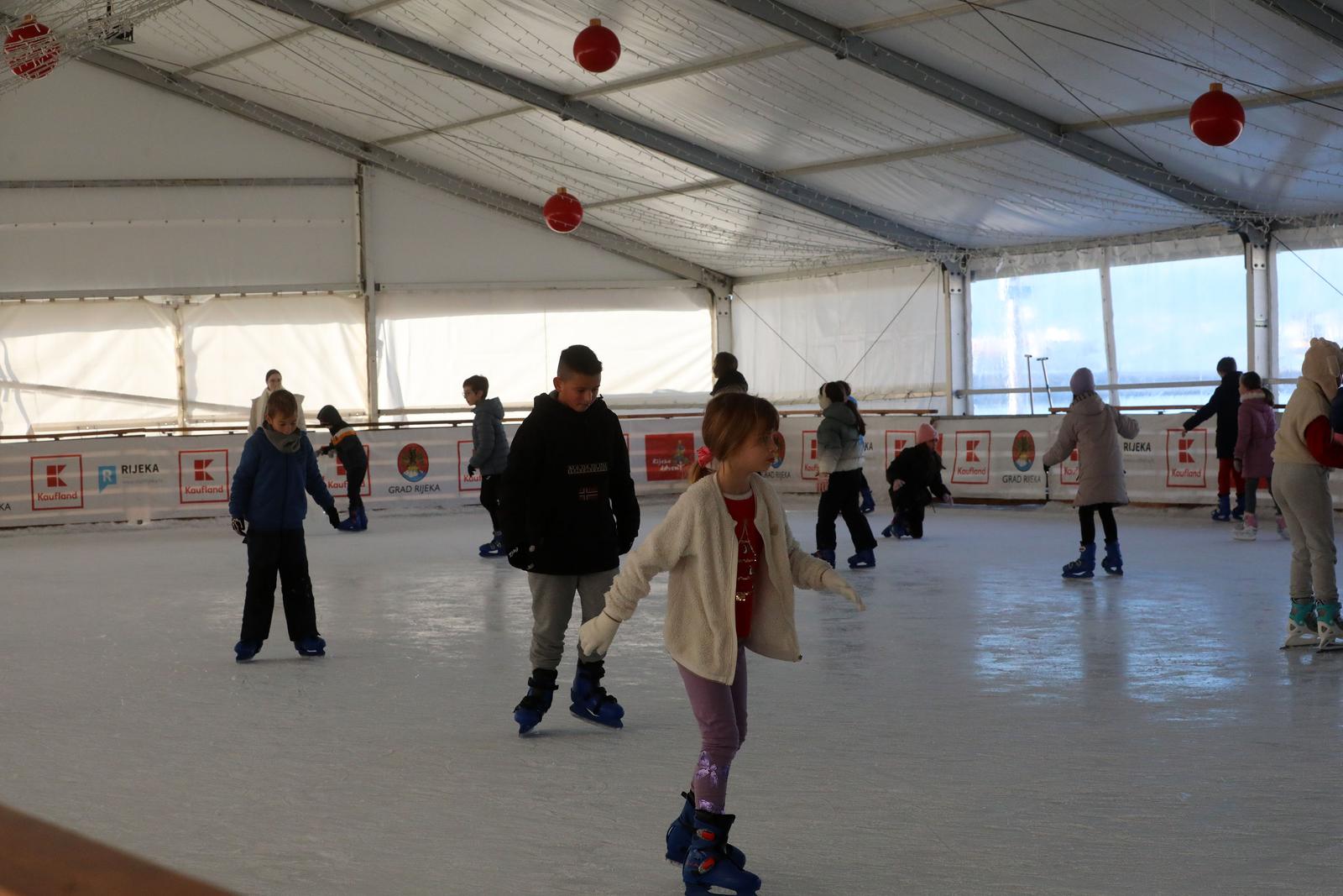 Rijeka: Klizači na klizalištu Morska pahuljica Rijeka: Klizači na klizalištu Morska pahuljica