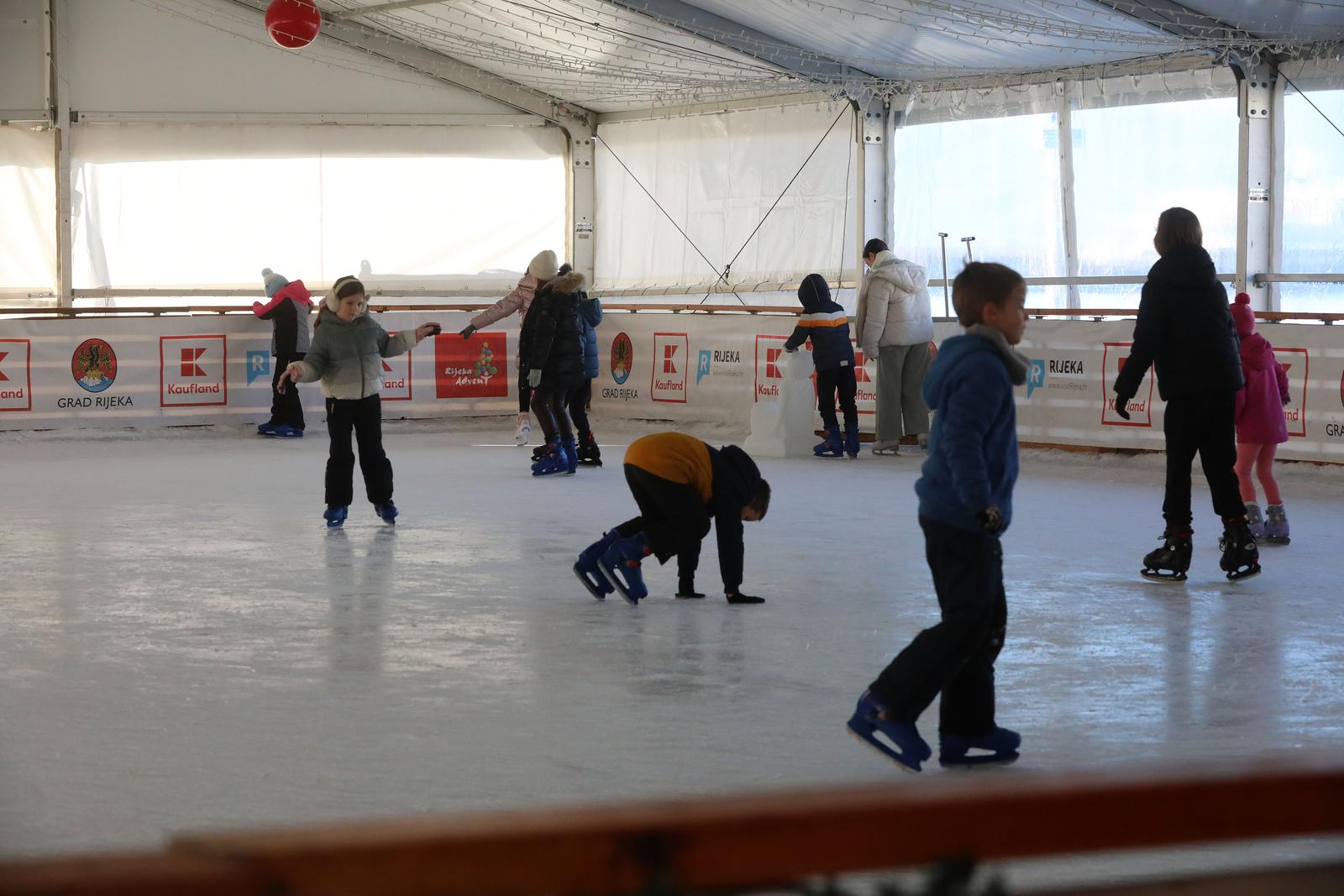 Rijeka: Klizači na klizalištu Morska pahuljica Rijeka: Klizači na klizalištu Morska pahuljica