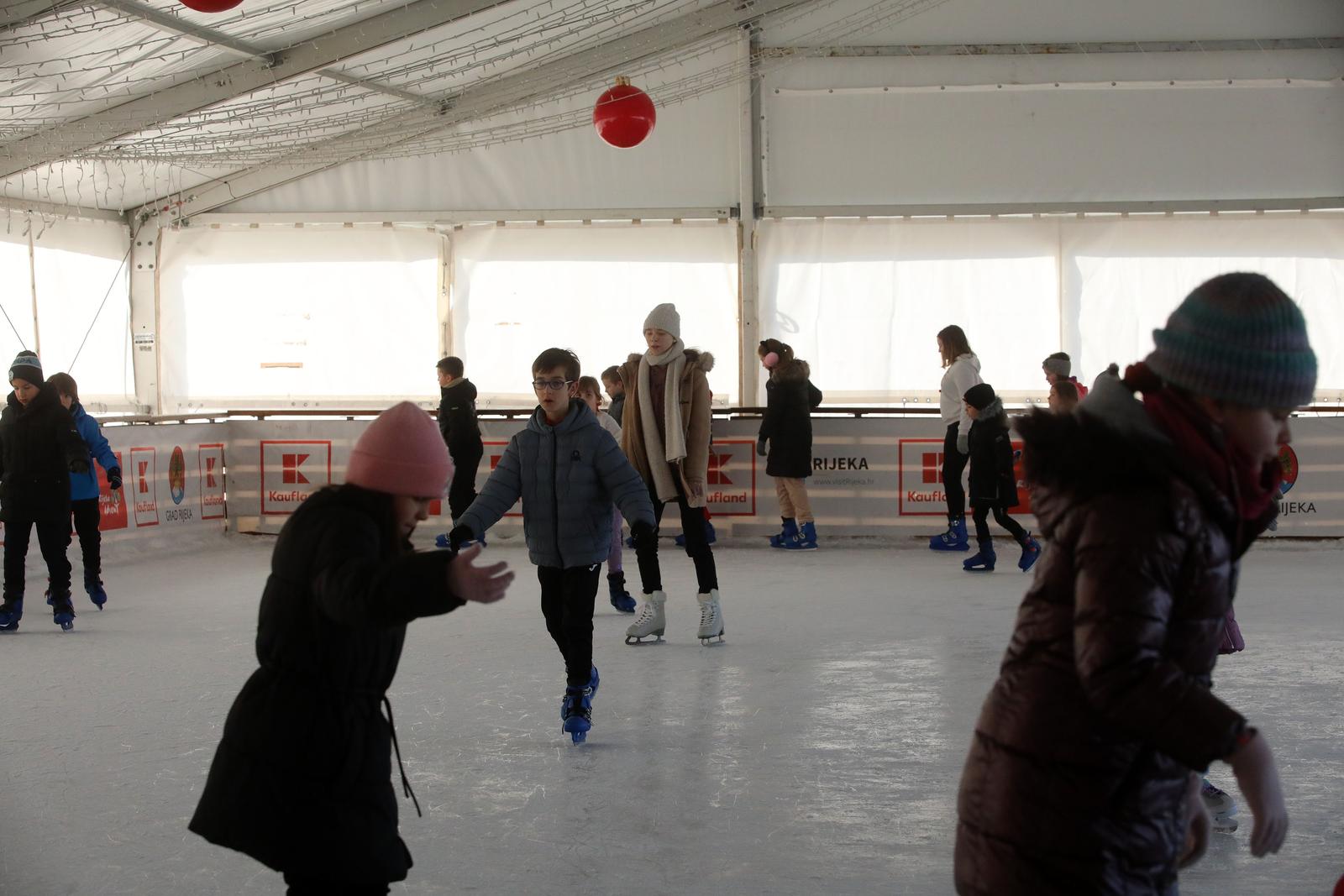 Rijeka: Kliza?i na klizalitu Morska pahuljica Rijeka: Kliza?i na klizalitu Morska pahuljica