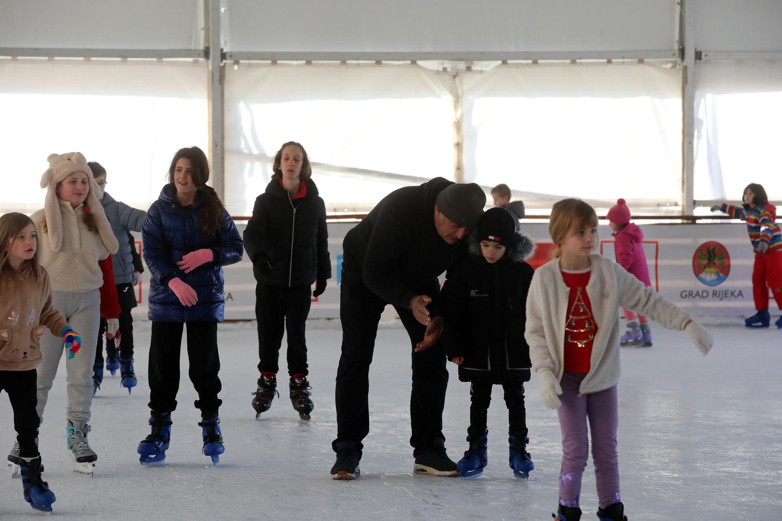 Rijeka: Klizači na klizalištu Morska pahuljica Rijeka: Klizači na klizalištu Morska pahuljica