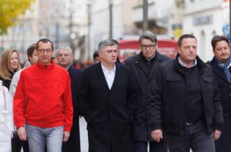 Predsjednik Republike Zoran Milanović prikupljao je potpise birača za podršku predsjedničke kandidature u Rijeci