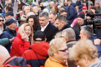 Predsjednik Republike Zoran Milanović prikupljao je potpise birača za podršku predsjedničke kandidature u Rijeci