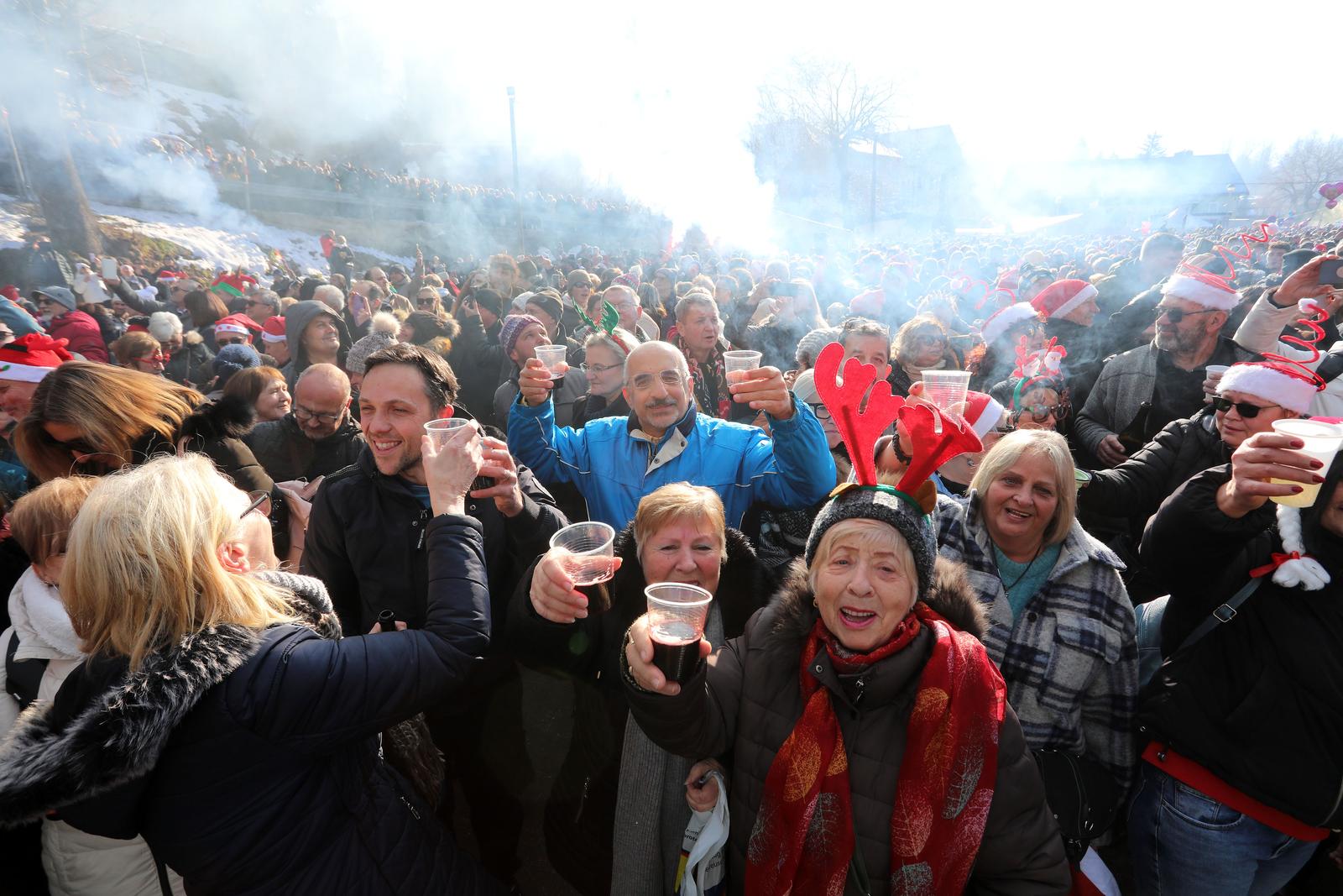 Fuine: Do?ek Nove godine u podne Fuine: Do?ek Nove godine u podne