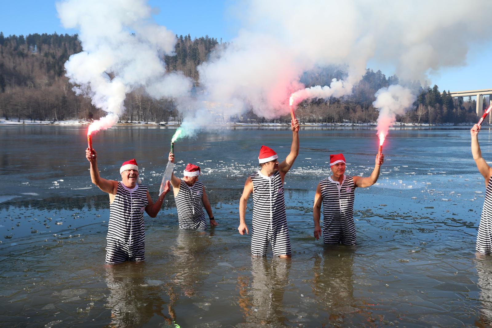 Fužine: Doček Nove godine u podne. Fužine: Doček Nove godine u podne.