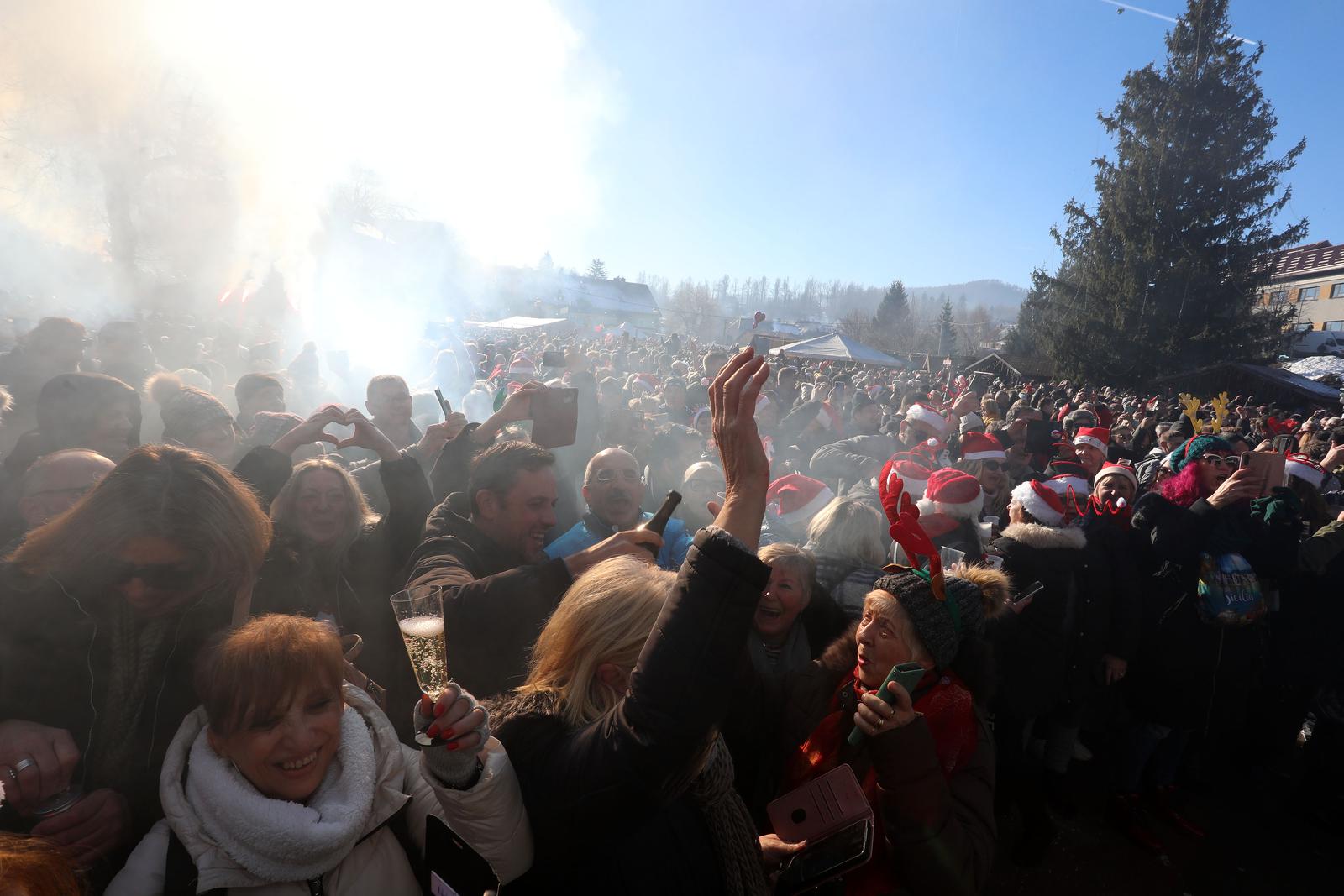 Fužine: Doček Nove godine u podne. Fužine: Doček Nove godine u podne.