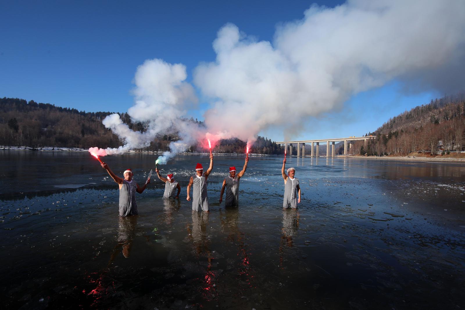 Fužine: Doček Nove godine u podne. Fužine: Doček Nove godine u podne.
