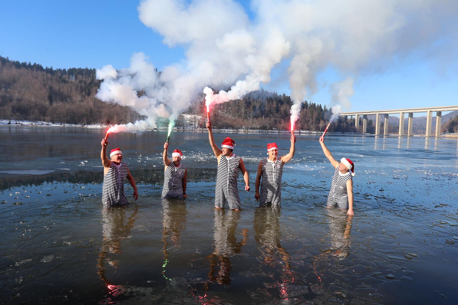 Fužine: Doček Nove godine u podne. Fužine: Doček Nove godine u podne.