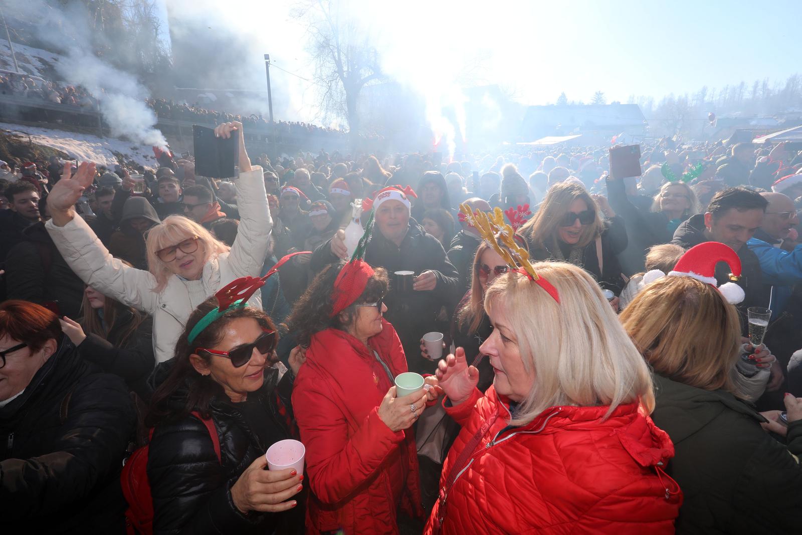 Fužine: Doček Nove godine u podne. Fužine: Doček Nove godine u podne.
