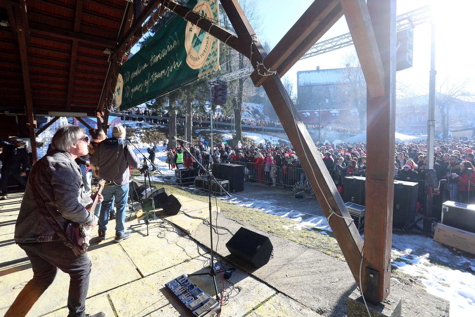 Fužine: Doček Nove godine u podne. Fužine: Doček Nove godine u podne.