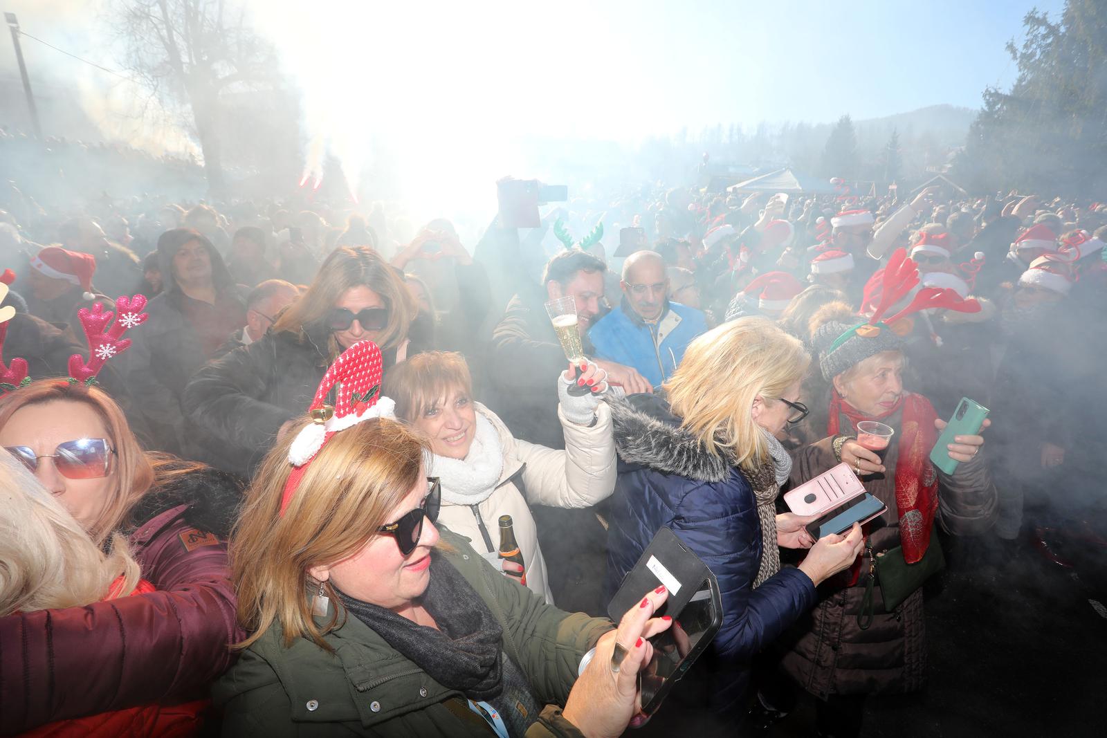 Fužine: Doček Nove godine u podne. Fužine: Doček Nove godine u podne.