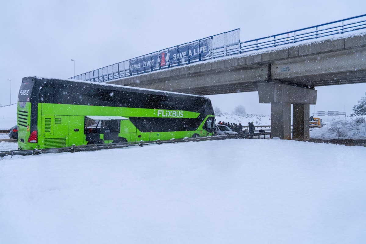 Lančani sudar busa i pet automobila kod Gospića