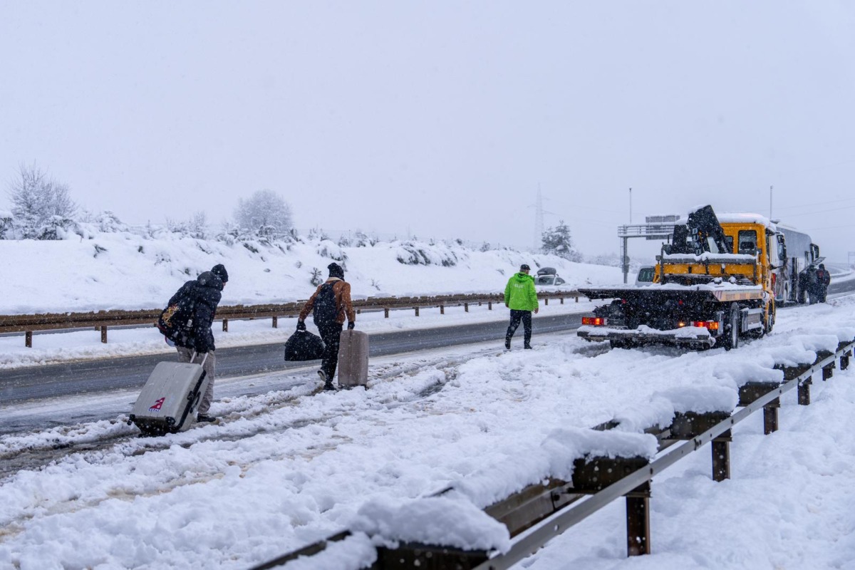 Lančani sudar busa i pet automobila kod Gospića