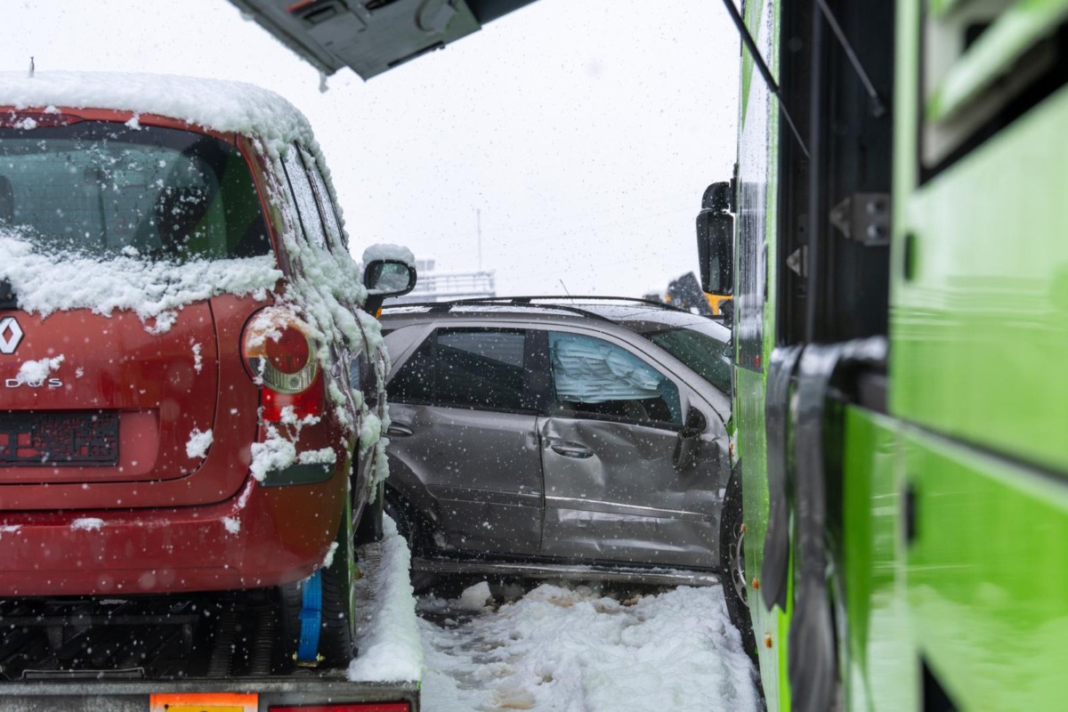 Lančani sudar busa i pet automobila kod Gospića