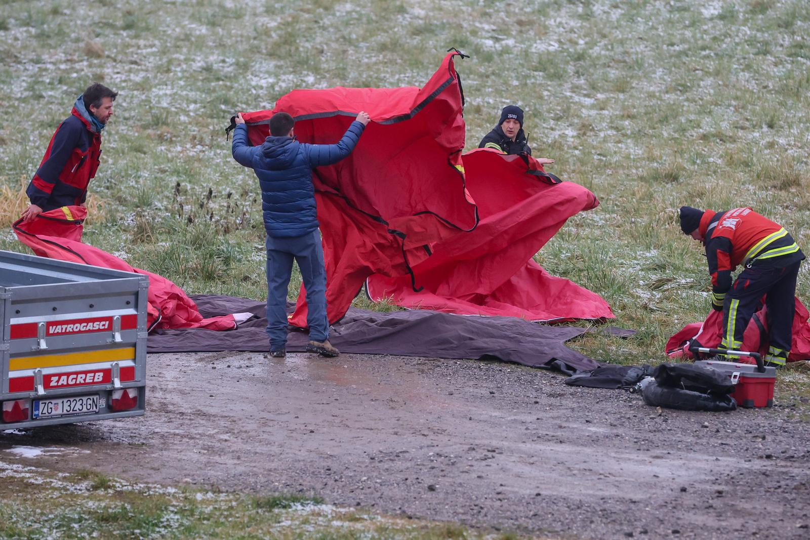 Zagreb: Vatrogasci, policija i HGSS se pripremaju za nastavak potrage za djetetom u rijeci Savi