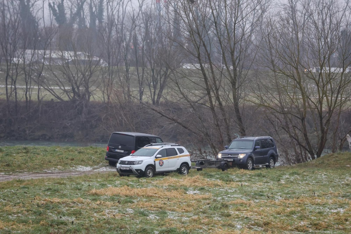 Zagreb: Vatrogasci, policija i HGSS se pripremaju za nastavak potrage za djetetom u rijeci Savi