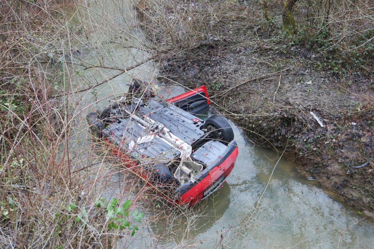 Karlovac: U slijetanju automobila smrtno stradala jedna osoba