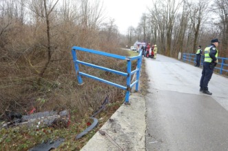 Karlovac: U slijetanju automobila smrtno stradala jedna osoba