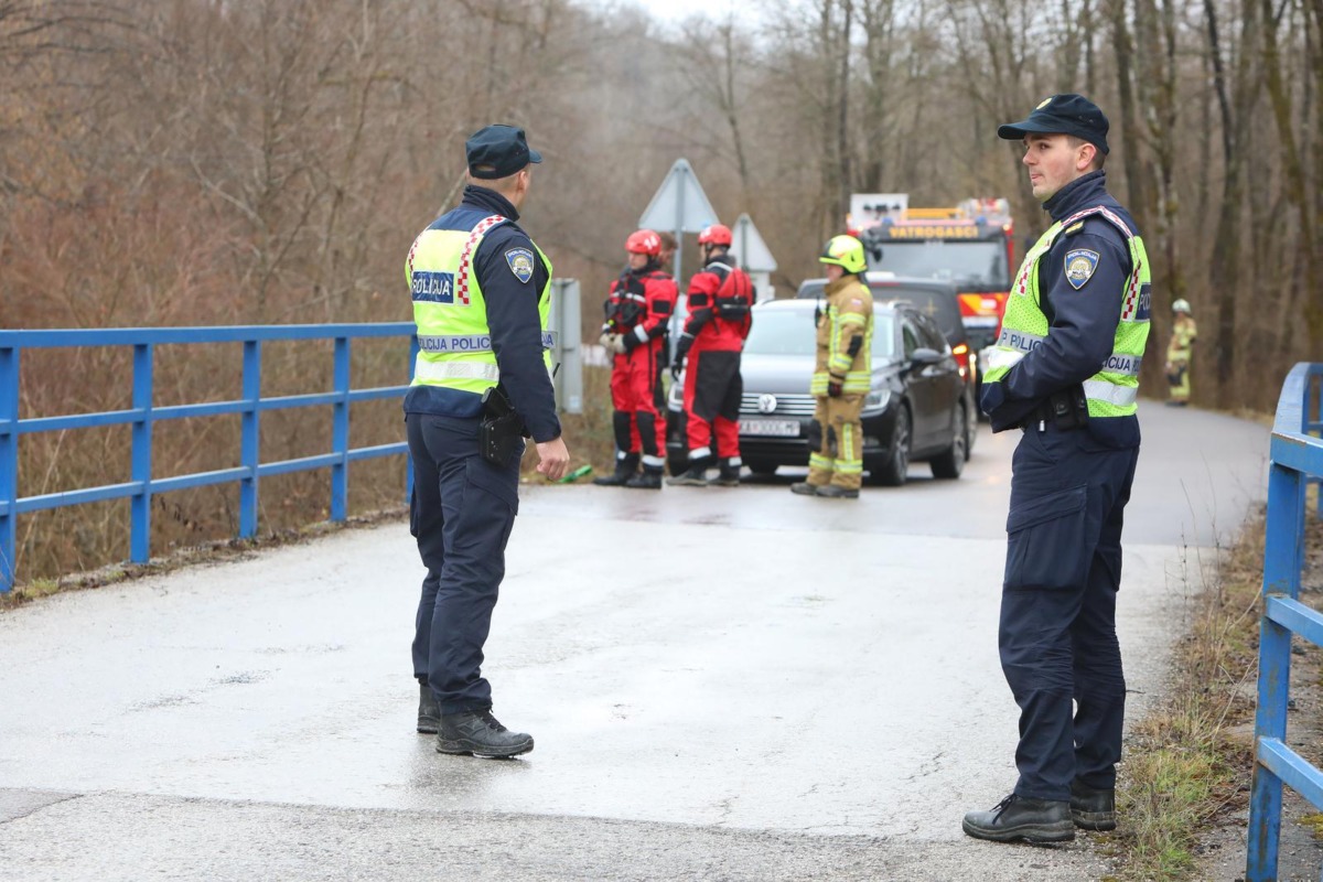 Karlovac: U slijetanju automobila smrtno stradala jedna osoba