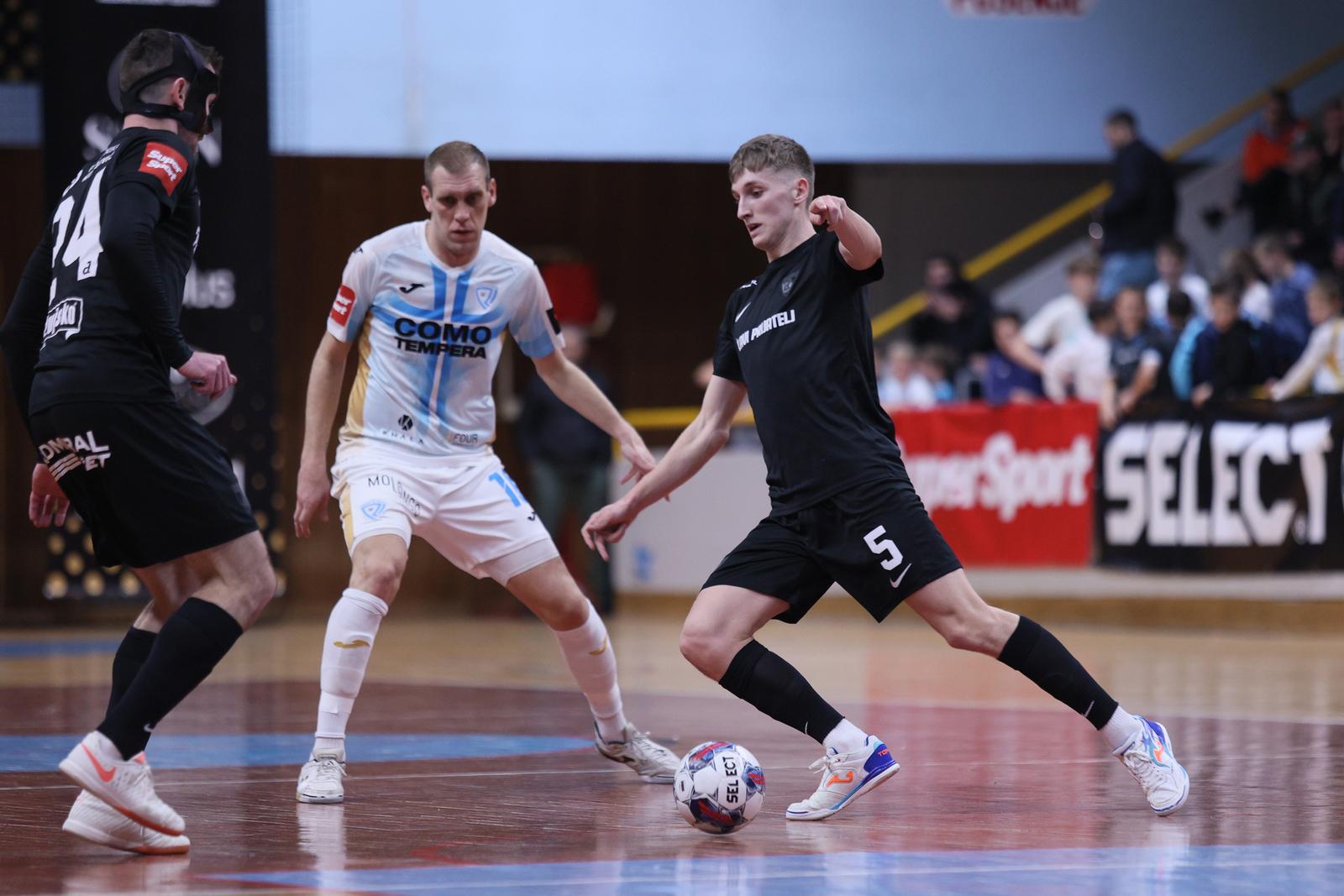 Rijeka i Futsal Dinamo susreli se u četvrtfinalu Hrvatskog malonogometnog kupa Rijeka i Futsal Dinamo susreli se u četvrtfinalu Hrvatskog malonogometnog kupa
