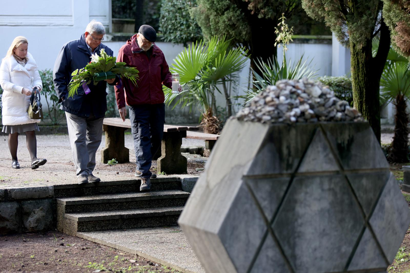 Rijeka: Dan sjećanja na žrtve holokausta na Židovskom groblju na Kozali Rijeka: Dan sjećanja na žrtve holokausta na Židovskom groblju na Kozali