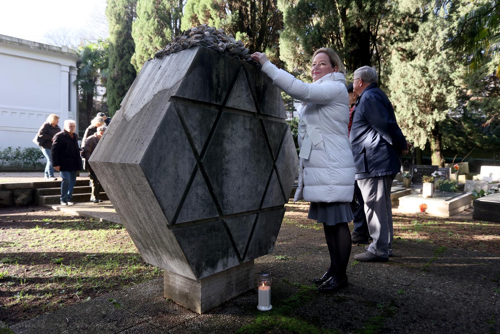 Rijeka: Dan sjećanja na žrtve holokausta na Židovskom groblju na Kozali Rijeka: Dan sjećanja na žrtve holokausta na Židovskom groblju na Kozali