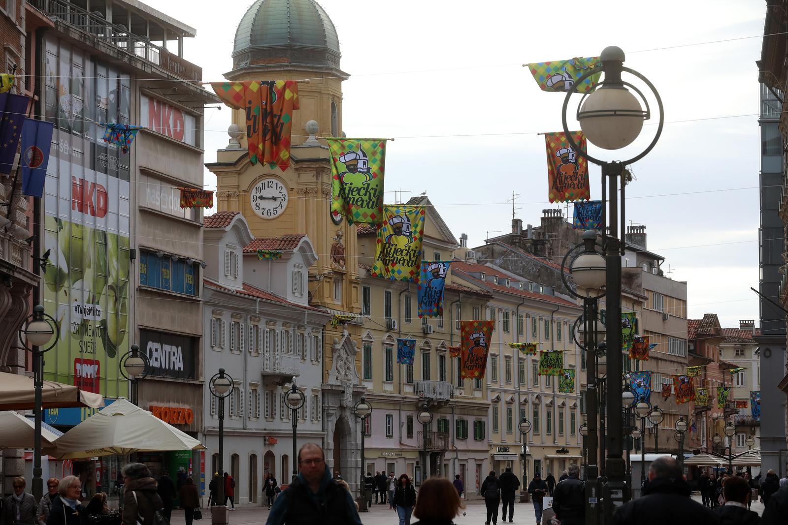 Rijeka: Centar grada ukraen zastavama uo?i Rije?kog karnevala