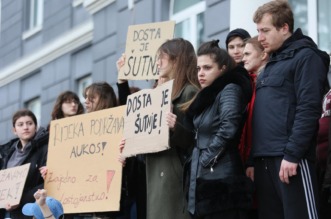 Rijeka: Studenti prosvjeduju protiv nasilja na fakultetu u Osijeku