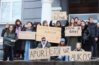 Rijeka: Studenti prosvjeduju protiv nasilja na fakultetu u Osijeku