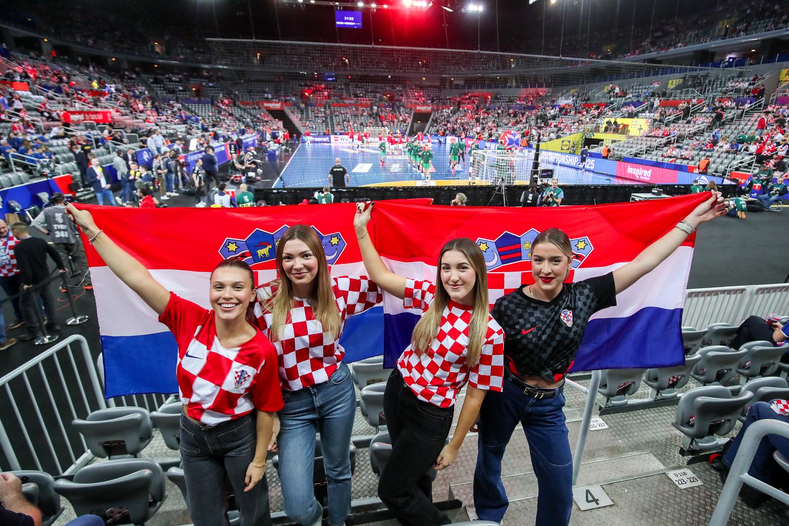 Zagreb: Navijači na susretu Hrvatske i Mađarske na IHF Svjetskom rukometnom prvenstvu 2025. Zagreb: Navijači na susretu Hrvatske i Mađarske na IHF Svjetskom rukometnom prvenstvu 2025.
