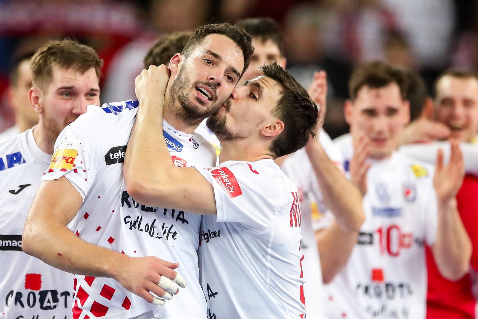 Zagreb: Slavlje rukometaša Hrvatske nakon pobjede nad Mađarskom i prolaska u polufinale Svjetskog prvenstva Zagreb: Slavlje rukometaša Hrvatske nakon pobjede nad Mađarskom i prolaska u polufinale Svjetskog prvenstva