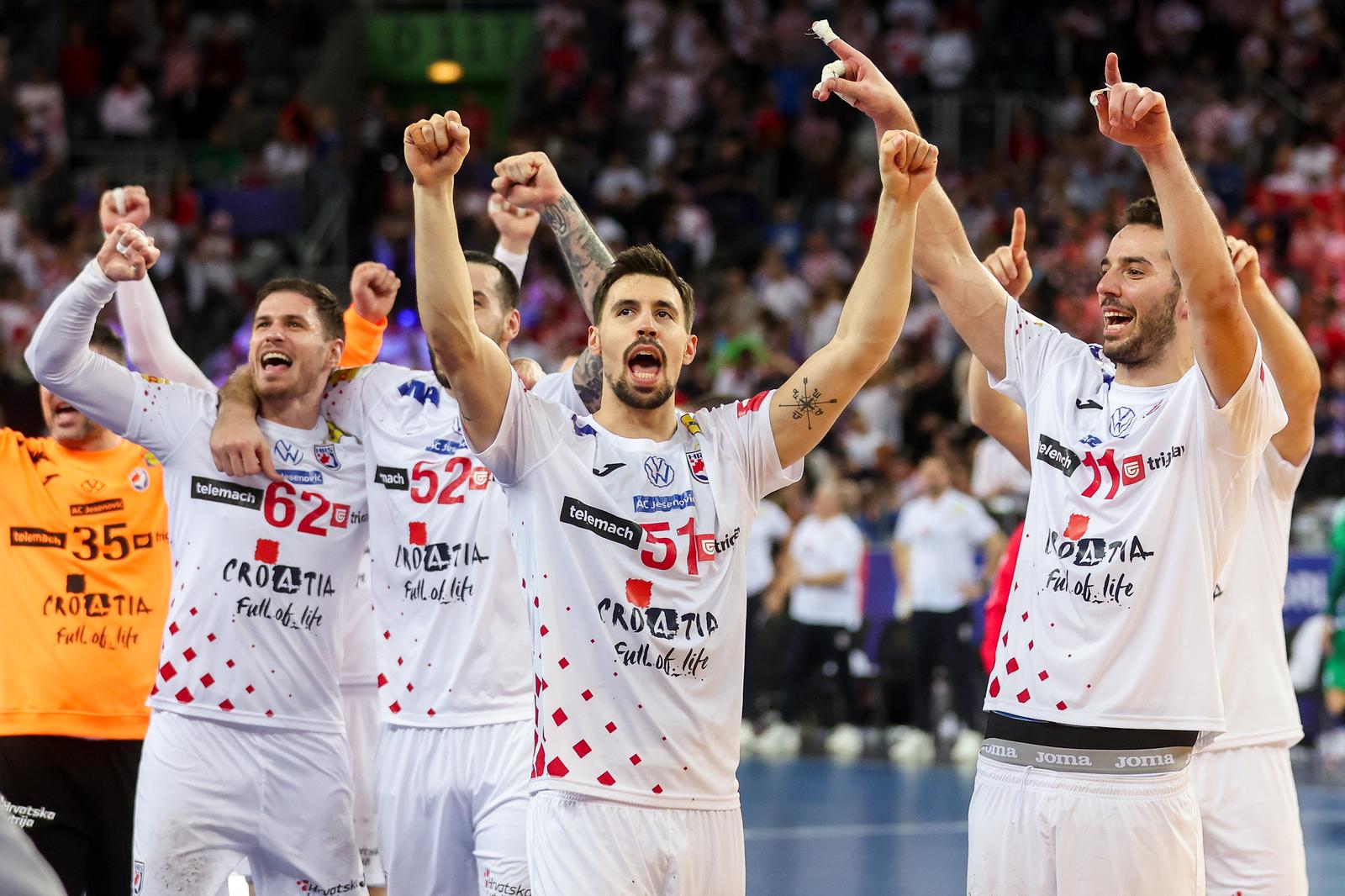 Zagreb: Slavlje rukometaša Hrvatske nakon pobjede nad Mađarskom i prolaska u polufinale Svjetskog prvenstva Zagreb: Slavlje rukometaša Hrvatske nakon pobjede nad Mađarskom i prolaska u polufinale Svjetskog prvenstva