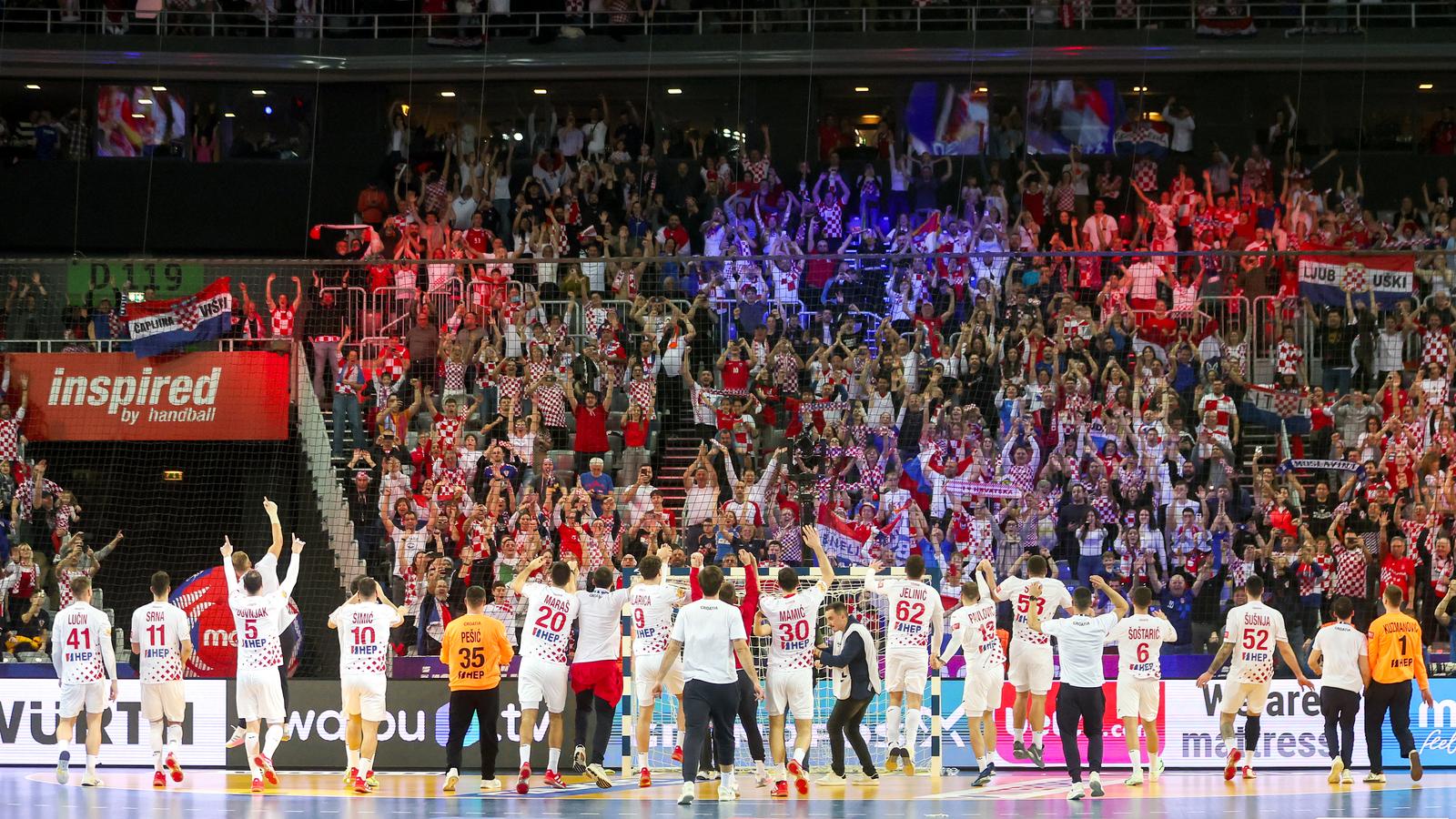 Zagreb: Slavlje rukometaša Hrvatske nakon pobjede nad Mađarskom i prolaska u polufinale Svjetskog prvenstva Zagreb: Slavlje rukometaša Hrvatske nakon pobjede nad Mađarskom i prolaska u polufinale Svjetskog prvenstva