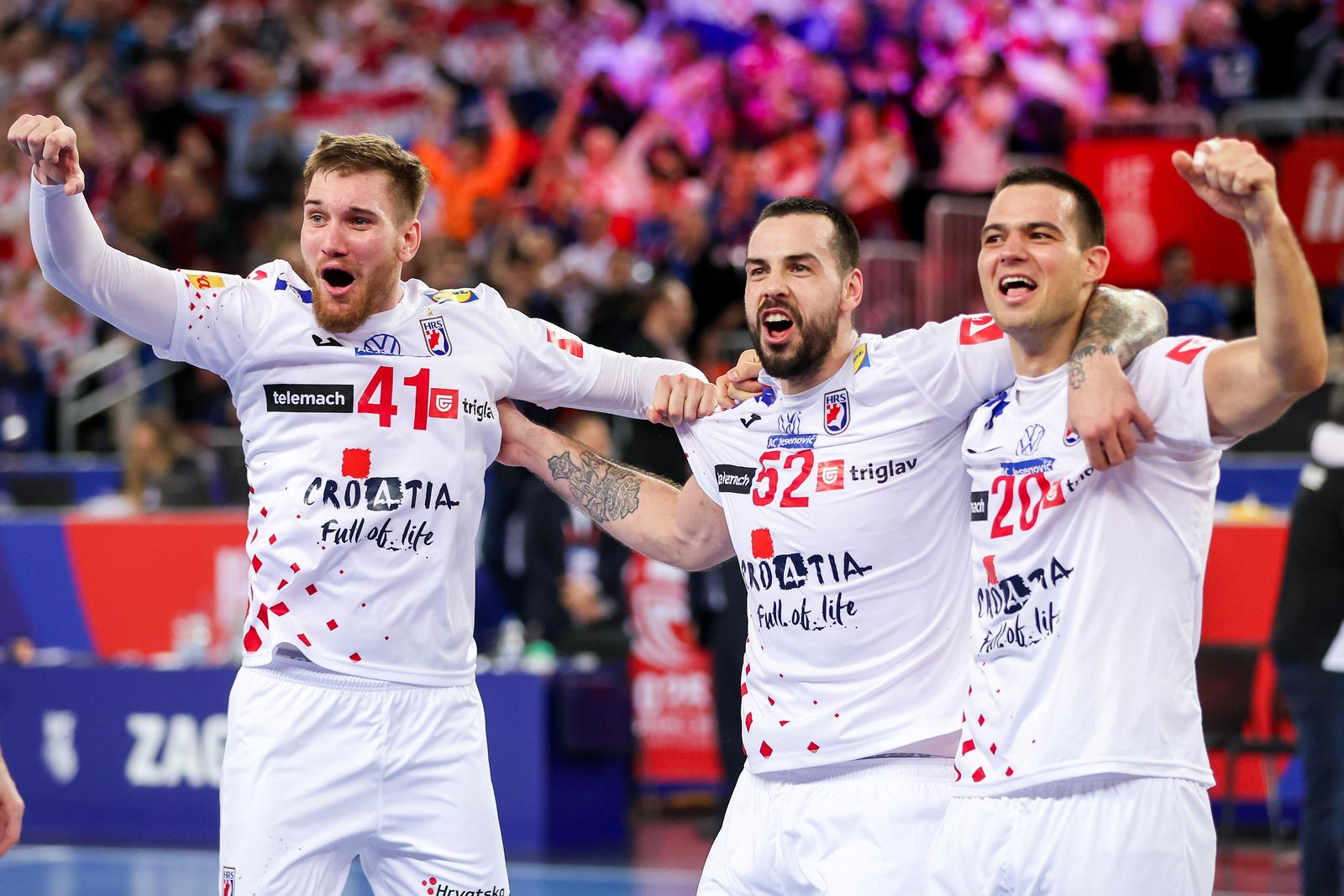 Zagreb: Slavlje rukometaša Hrvatske nakon pobjede nad Mađarskom i prolaska u polufinale Svjetskog prvenstva Zagreb: Slavlje rukometaša Hrvatske nakon pobjede nad Mađarskom i prolaska u polufinale Svjetskog prvenstva