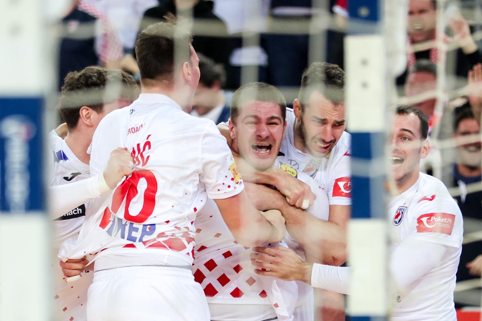 Zagreb: Slavlje rukometaša Hrvatske nakon pobjede nad Mađarskom i prolaska u polufinale Svjetskog prvenstva Zagreb: Slavlje rukometaša Hrvatske nakon pobjede nad Mađarskom i prolaska u polufinale Svjetskog prvenstva