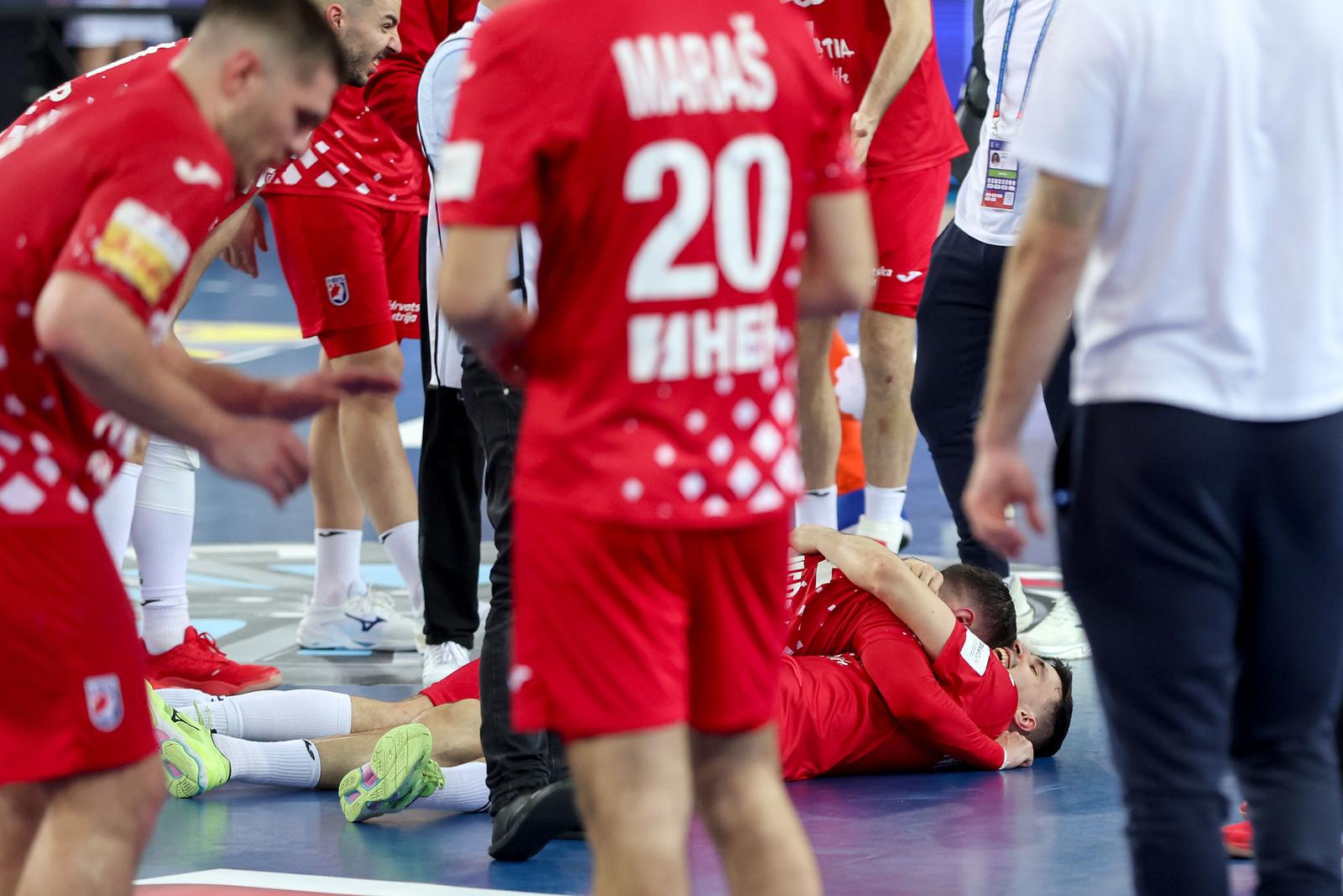 Zagreb: Slavlje rukometaša Hrvatske nakon pobjede nad Francuskom i prolaska u finale Svjetskog prvenstva Zagreb: Slavlje rukometaša Hrvatske nakon pobjede nad Francuskom i prolaska u finale Svjetskog prvenstva