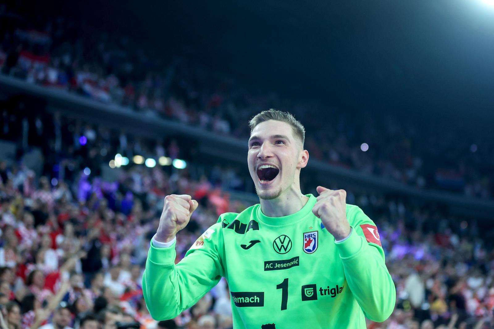 Zagreb: Slavlje rukometaša Hrvatske nakon pobjede nad Francuskom i prolaska u finale Svjetskog prvenstva Zagreb: Slavlje rukometaša Hrvatske nakon pobjede nad Francuskom i prolaska u finale Svjetskog prvenstva