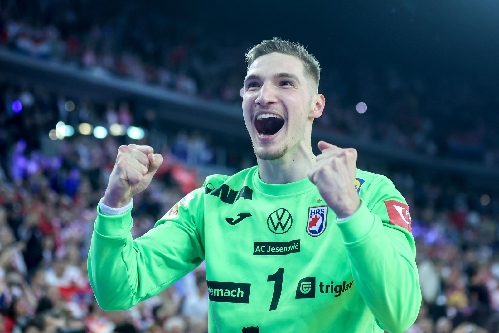 Zagreb: Slavlje rukometaša Hrvatske nakon pobjede nad Francuskom i prolaska u finale Svjetskog prvenstva Zagreb: Slavlje rukometaša Hrvatske nakon pobjede nad Francuskom i prolaska u finale Svjetskog prvenstva