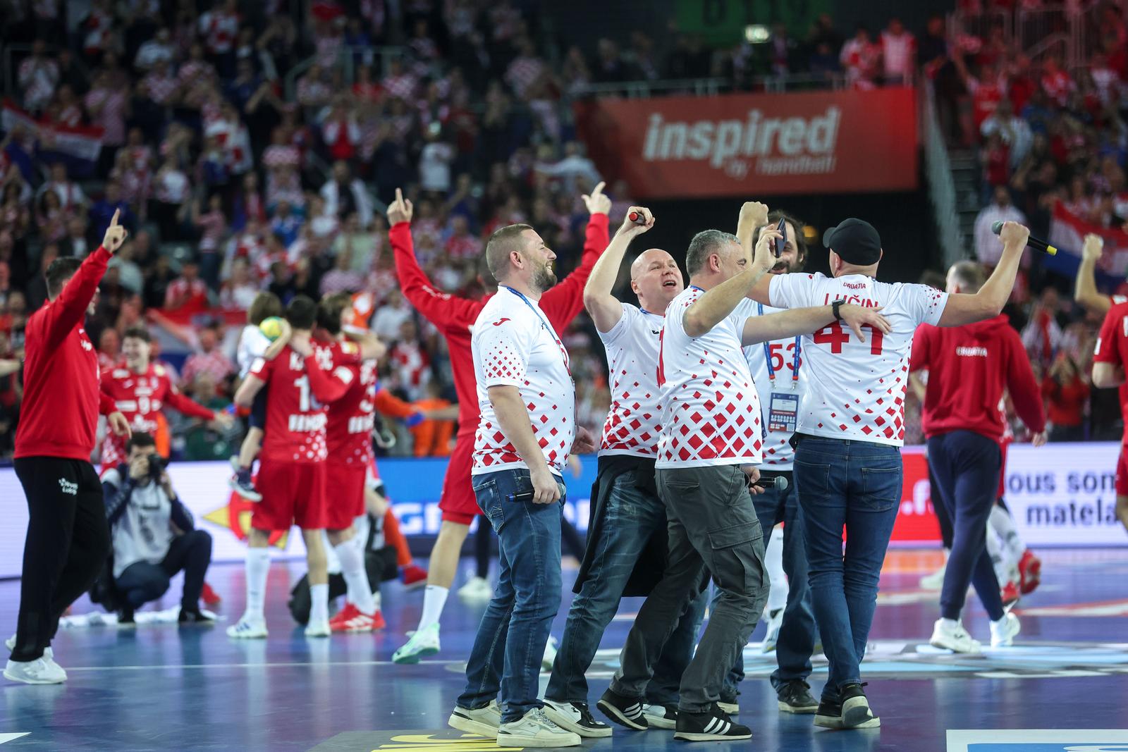 Zagreb: Slavlje rukometaša Hrvatske nakon pobjede nad Francuskom i prolaska u finale Svjetskog prvenstva Zagreb: Slavlje rukometaša Hrvatske nakon pobjede nad Francuskom i prolaska u finale Svjetskog prvenstva